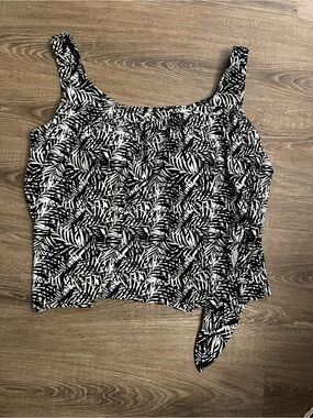 Women’s Black & White Leaf-Print Tie-Hem Tankini Top